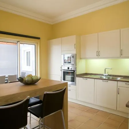 Sleeps 6 Pool Wifi Holiday home *