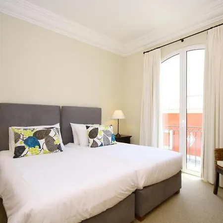 Sleeps 6 Pool Wifi Holiday home *
