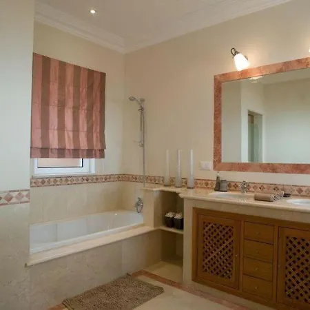 Sleeps 6 Pool Wifi